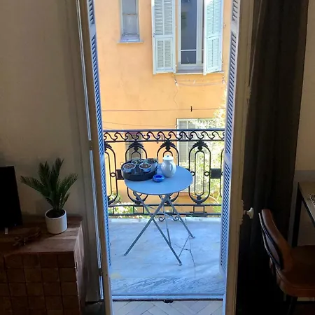 Le Shakespeare 18 Mezzanine Apartman *